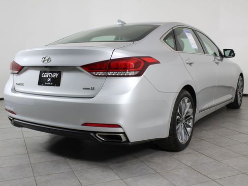 Used 2015 Hyundai Genesis 3.8 image 9