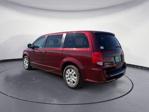Used 2019 Dodge Grand Caravan SE FWD image 3