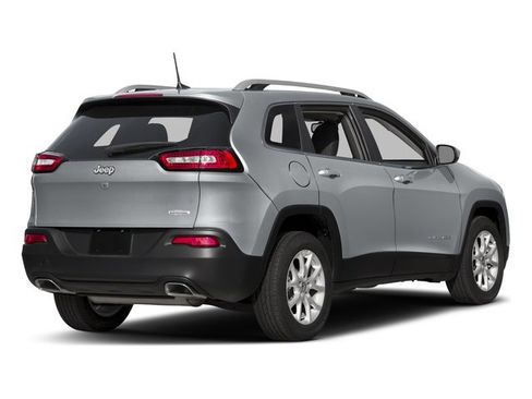 Used 2018 Jeep Cherokee Latitude Plus image 5