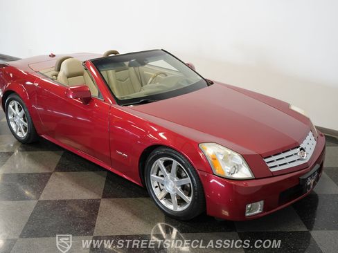 Used 2005 Cadillac XLR image 24