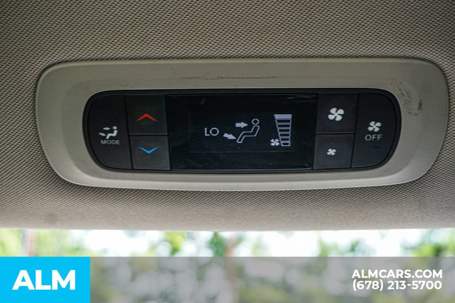 Used 2022 Chrysler Voyager LX FWD image 36