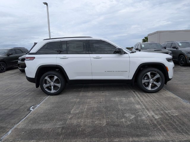 New 2026 Jeep Grand Cherokee Limited w/ Luxury Tech Group II AWD/4WD image 3