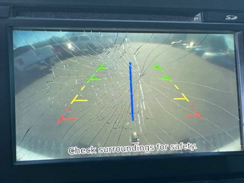 Used 2017 Nissan Titan SL AWD/4WD image 15