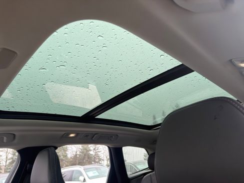 Used 2022 Volvo XC60 T8 Inscription w/ Advanced Package image 17