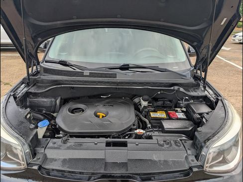 Used 2016 Kia Soul + FWD image 24