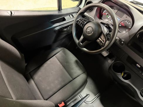 Used 2020 Mercedes-Benz Sprinter 2500 image 41