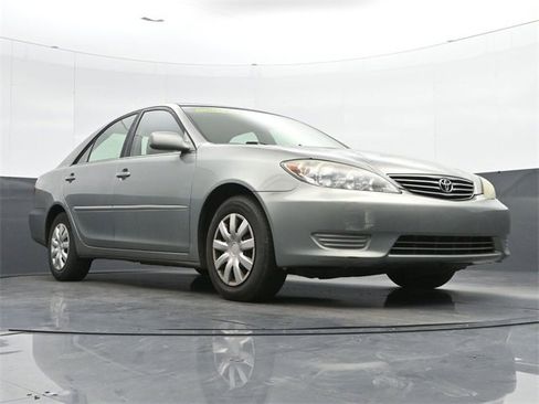Used 2005 Toyota Camry LE image 10