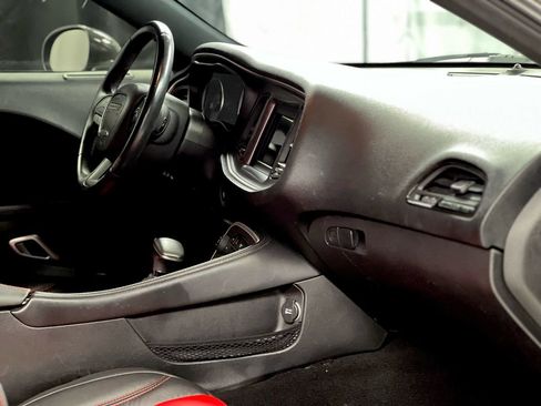 Used 2019 Dodge Challenger SXT image 21