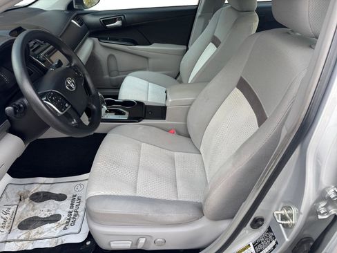Used 2014 Toyota Camry LE image 5