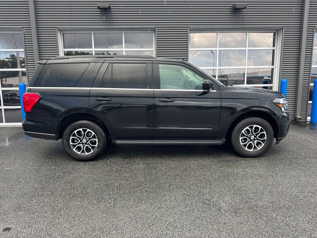 Used 2024 Ford Expedition XLT AWD/4WD image 4