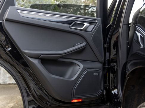 Certified 2025 Porsche Macan image 39