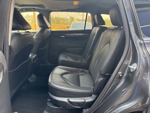 Used 2021 Toyota Highlander Limited image 10