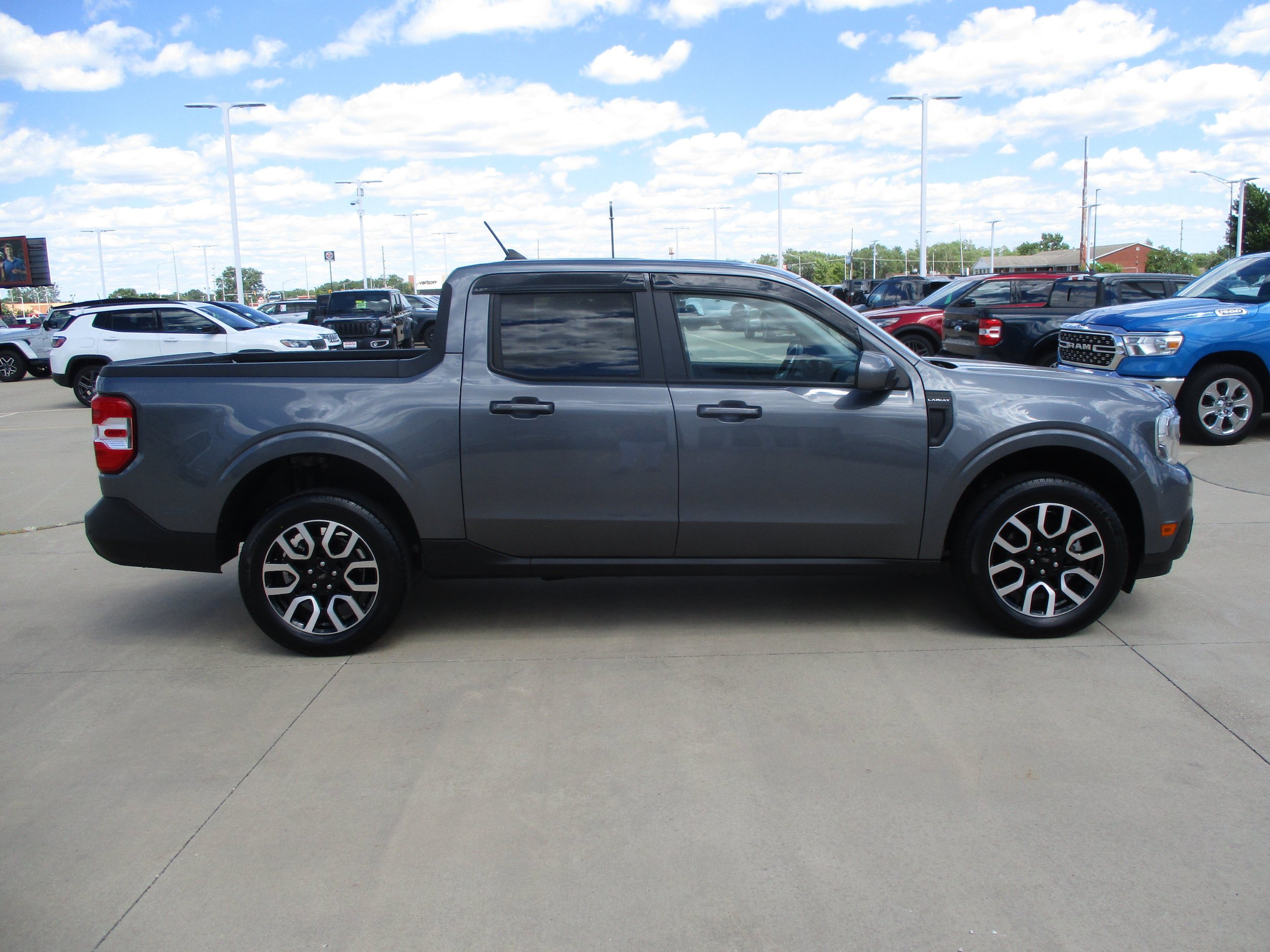 Used 2022 Ford Maverick Lariat w/ Lariat Luxury Package FWD image 10
