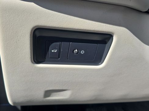 Used 2022 Jaguar F-PACE S image 18