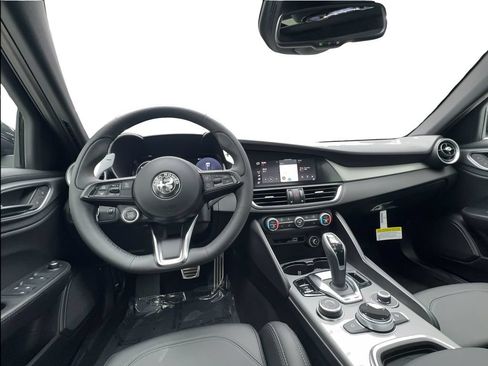 New 2026 Alfa Romeo Giulia w/ Driving Assist Package RWD image 32