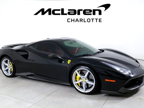 Used 2018 Ferrari 488 GTB RWD image 2