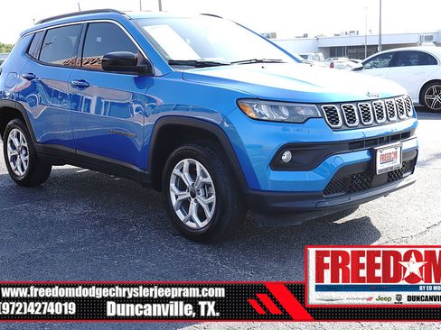 Used 2025 Jeep Compass Latitude AWD/4WD image 7