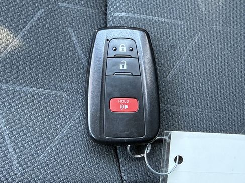 Used 2024 Toyota RAV4 XLE AWD/4WD image 31