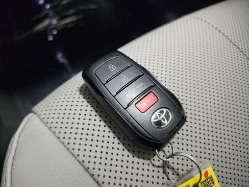 Used 2024 Toyota Grand Highlander Limited image 39