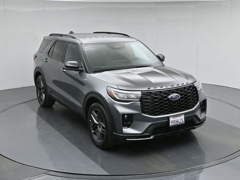 Used 2025 Ford Explorer ST-Line w/ Premium Package RWD image 39