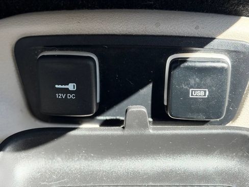Used 2018 Chrysler Pacifica Touring-L Plus FWD image 35