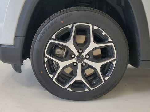 Used 2025 Jeep Compass Limited AWD/4WD image 8