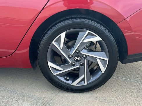 Used 2025 Hyundai Elantra Limited FWD image 18