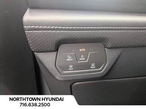 Used 2025 Volkswagen Atlas SE image 26