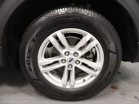 Used 2022 Ford Explorer XLT w/ Equipment Group 202A image 25