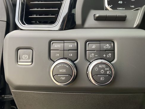 Used 2025 GMC Sierra 2500 AT4X image 71