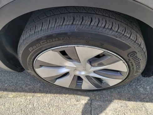 Used 2023 Tesla Model Y 2WD image 34