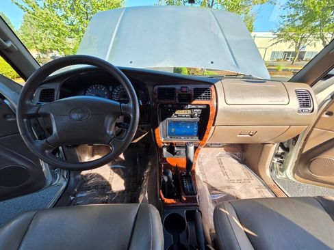 Used 2000 Toyota 4Runner Limited AWD/4WD image 17