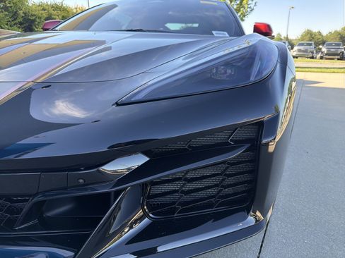 Used 2025 Chevrolet Corvette Z06 w/ Stealth Interior Trim Package RWD image 5