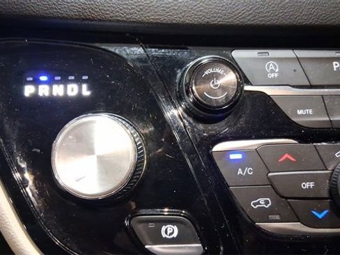 Used 2020 Chrysler Pacifica Touring-L image 26