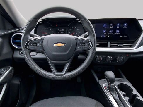 Used 2025 Chevrolet Trax LS FWD image 6