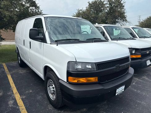 Used 2022 Chevrolet Express 2500 w/ Driver Convenience Package RWD image 4