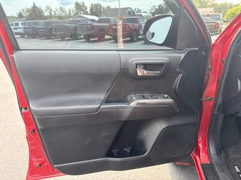 Used 2017 Toyota Tacoma 4x4 Double Cab image 15