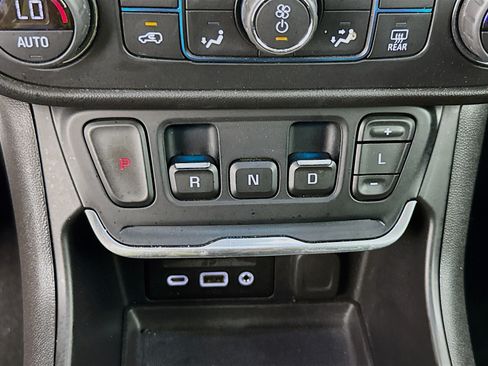 Used 2019 GMC Terrain SLE w/ Driver Convenience Package FWD image 18