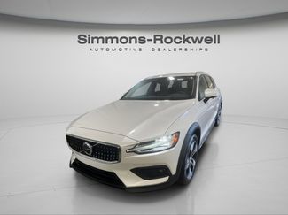 Used 2025 Volvo V60 B5 Cross Country Plus video 1