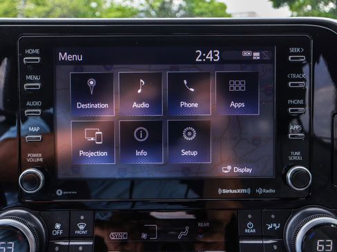 Used 2022 Toyota Highlander XLE AWD/4WD image 10