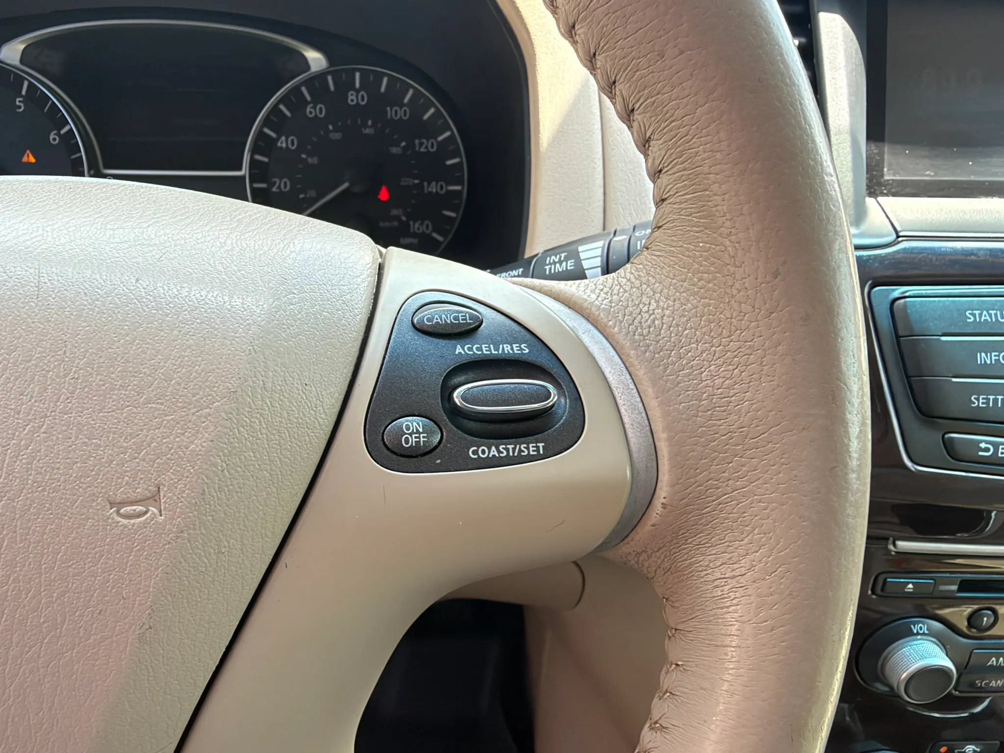 Used 2014 Nissan Pathfinder SL FWD image 20