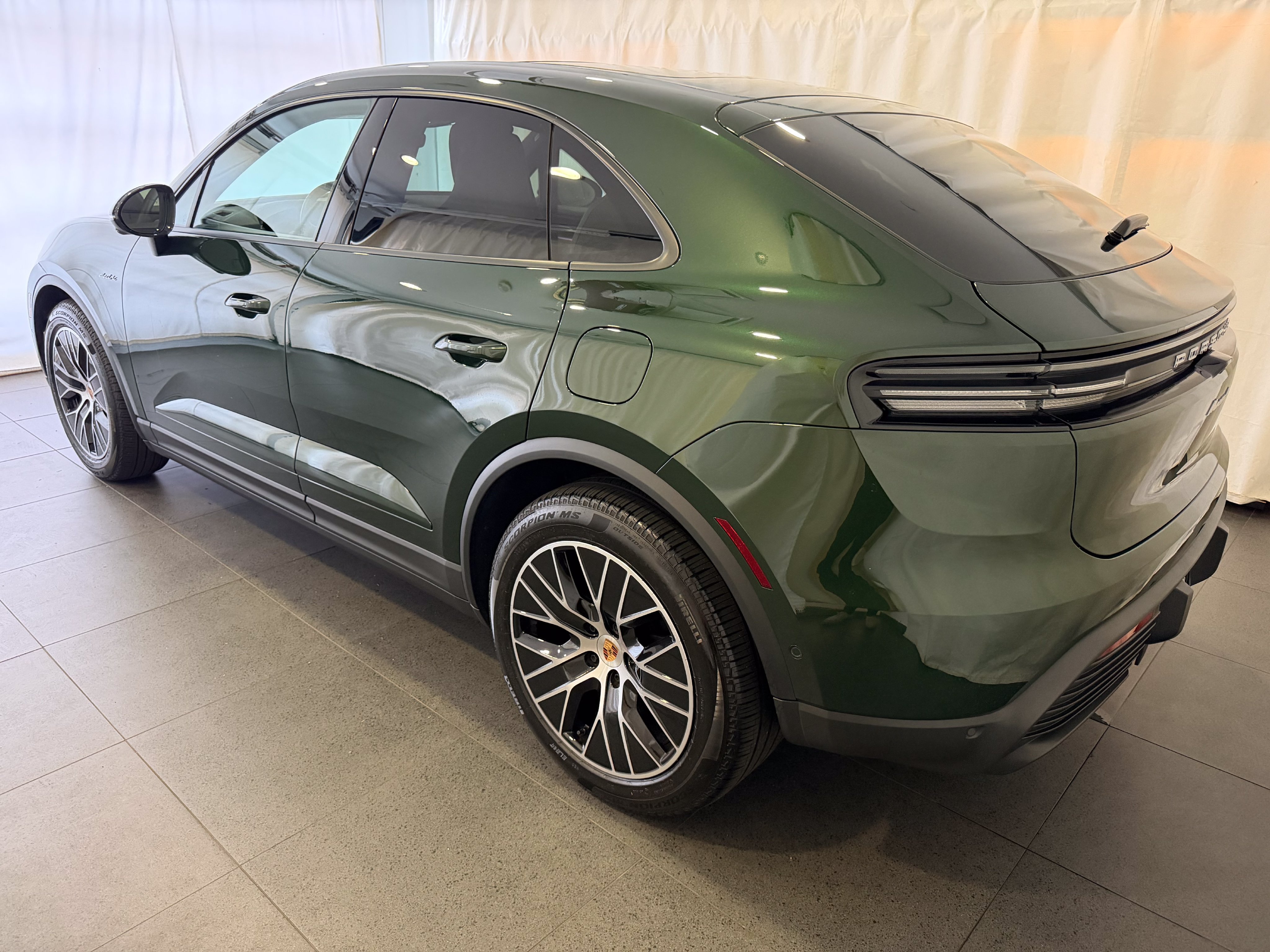 Certified 2026 Porsche Macan 4 Electric AWD/4WD image 3
