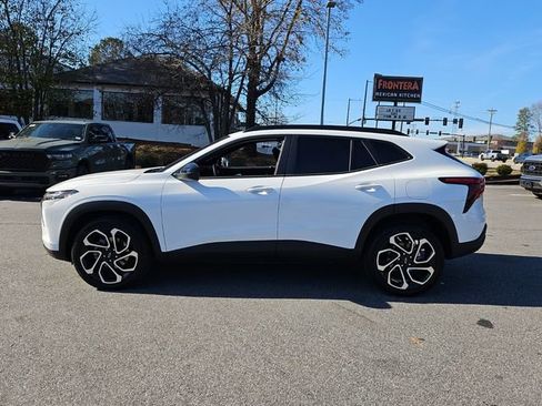 Used 2025 Chevrolet Trax RS w/ Sunroof Package image 25