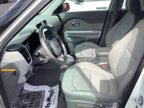 Used 2017 Kia Soul EV image 6
