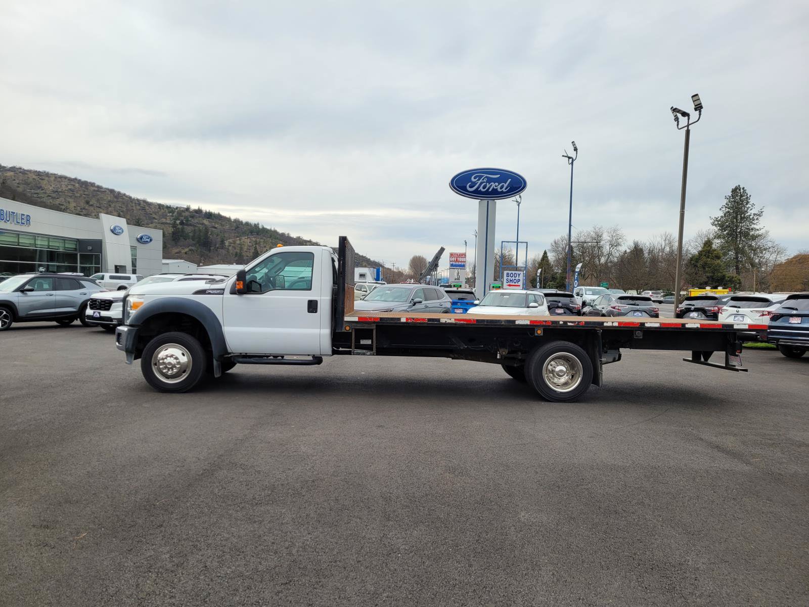 Used 2016 Ford F550 2WD Regular Cab Super Duty image 8
