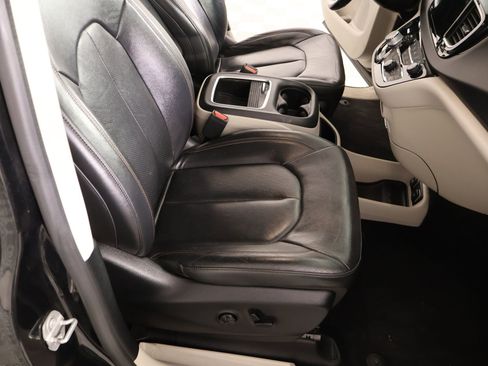 Used 2017 Chrysler Pacifica Touring-L Plus w/ Advanced Safetytec Group FWD image 15