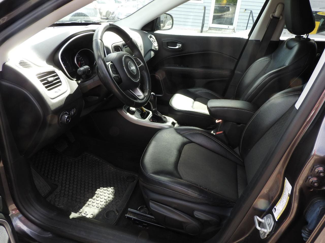 Used 2018 Jeep Compass Latitude w/ Cold Weather Group AWD/4WD image 7
