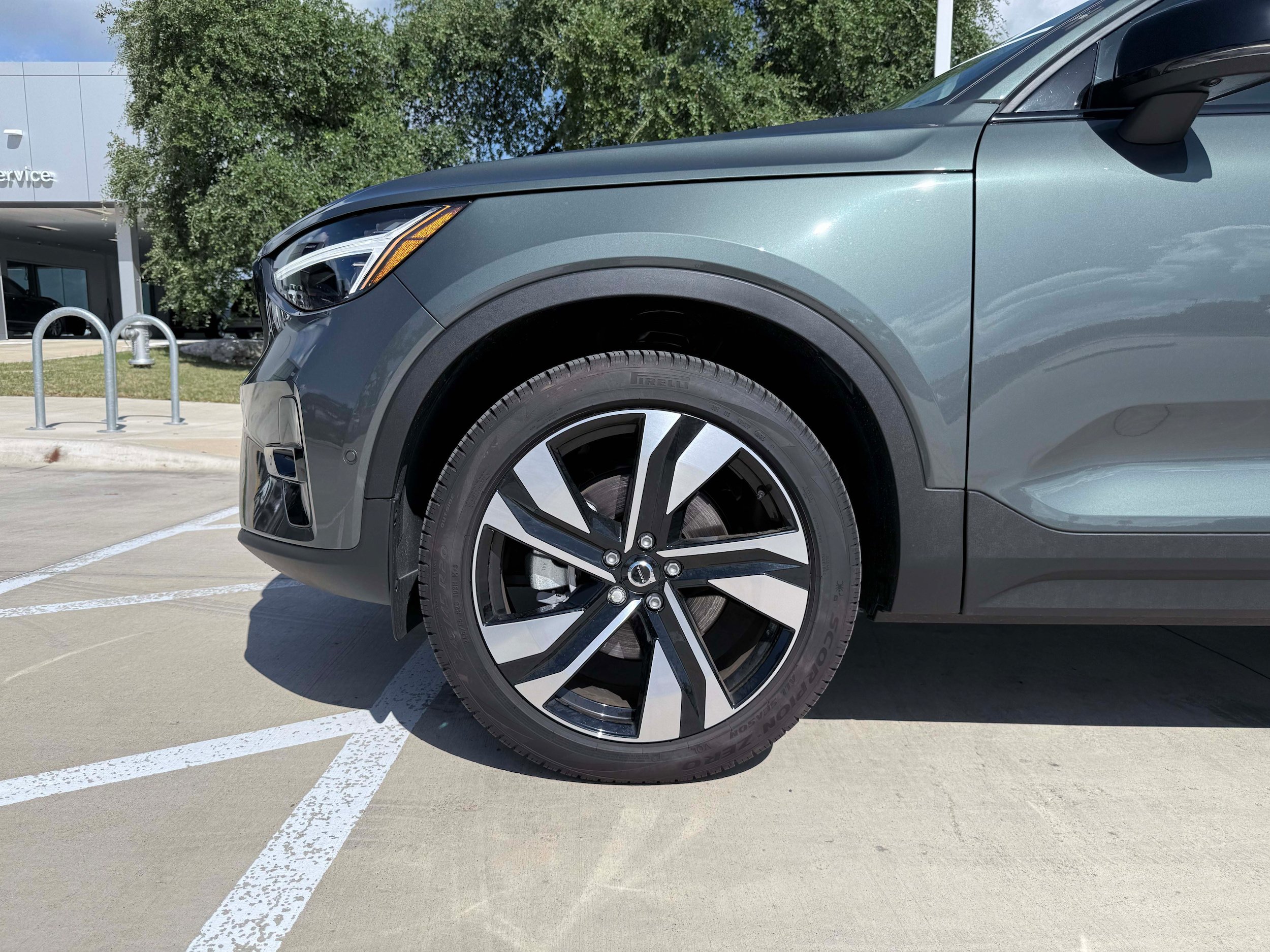 New 2026 Volvo XC40 B4 Plus w/ Protection Package Premier FWD image 9