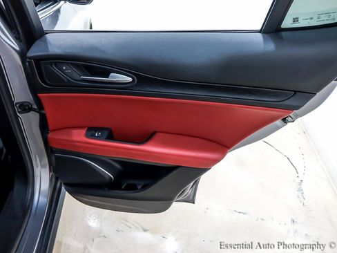 Used 2018 Alfa Romeo Stelvio AWD image 30