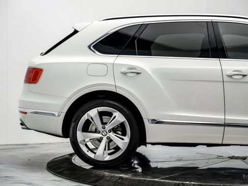 Used 2019 Bentley Bentayga image 20